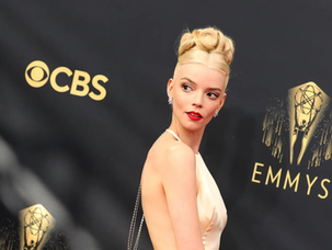 Los mejores momentos de belleza de los Emmy 2021