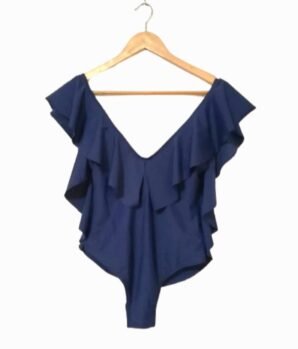 Ropa de baño con volantes en el hombro
